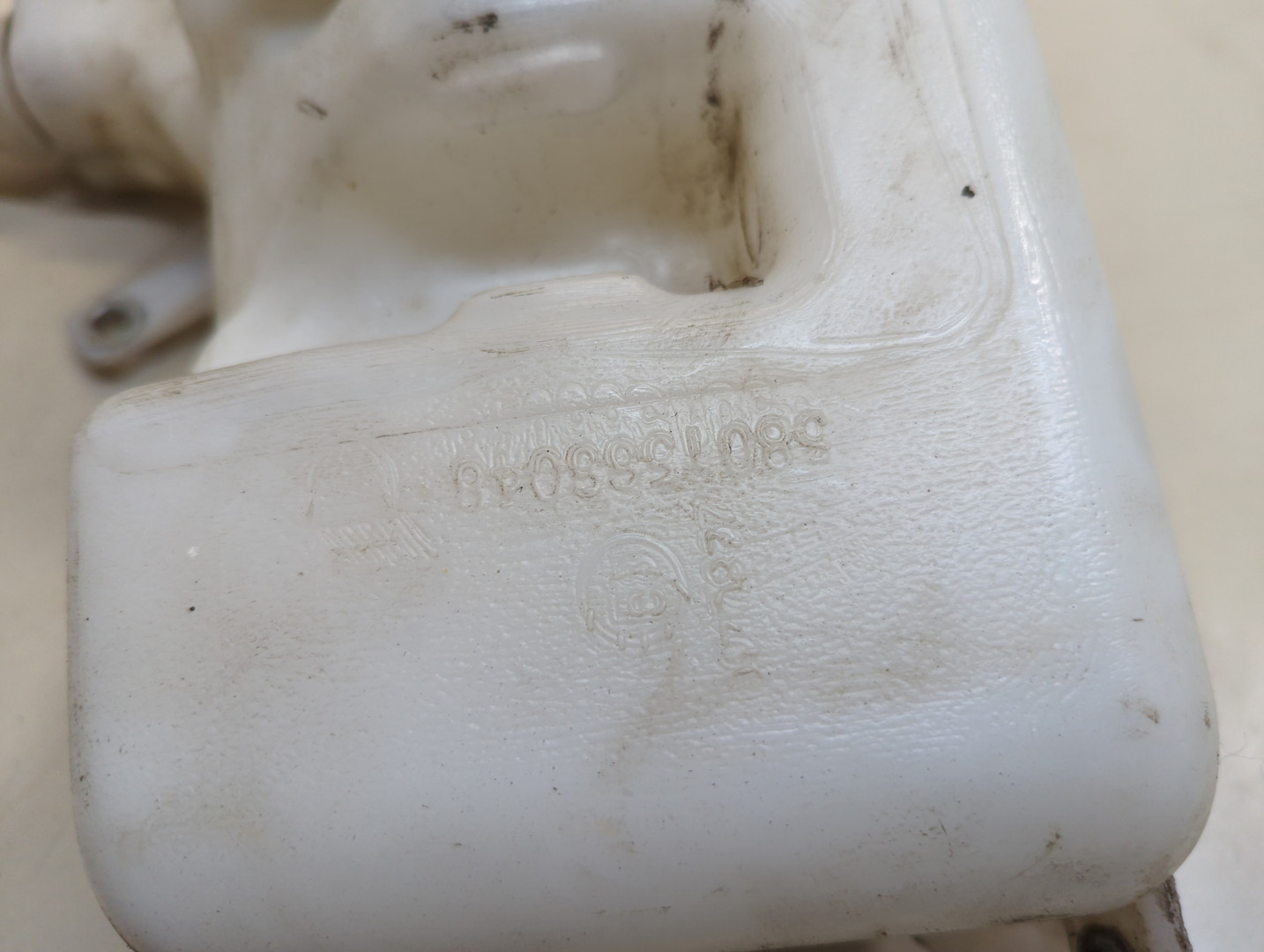 Бачок омывателя лобового стекла