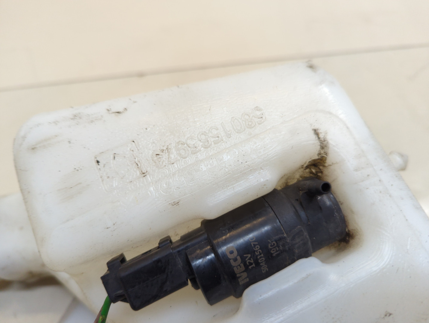 Бачок омывателя лобового стекла