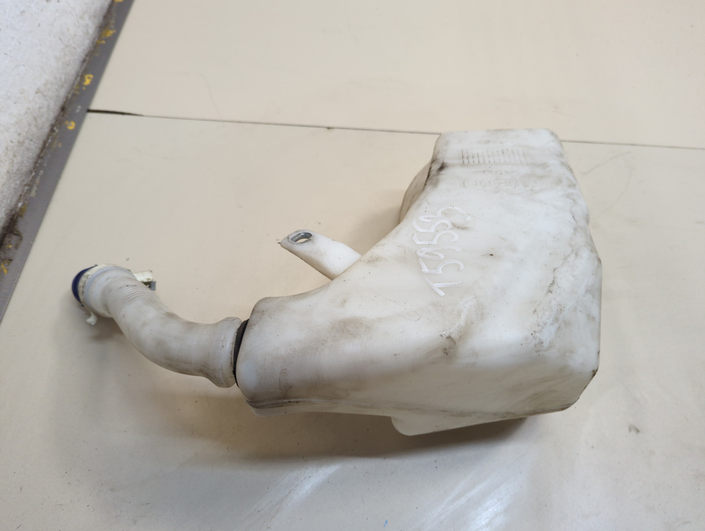 Бачок омывателя лобового стекла