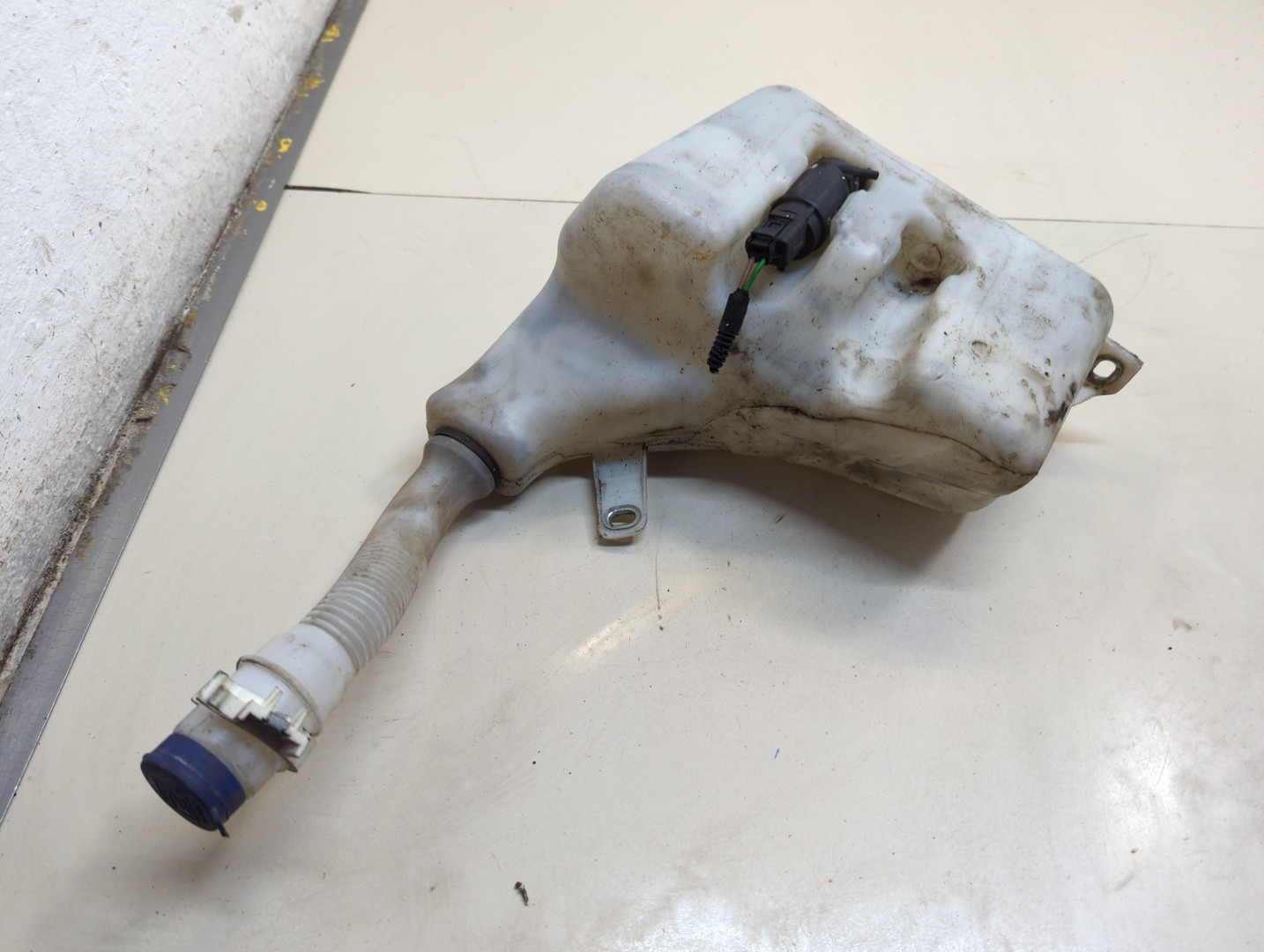 Бачок омывателя лобового стекла