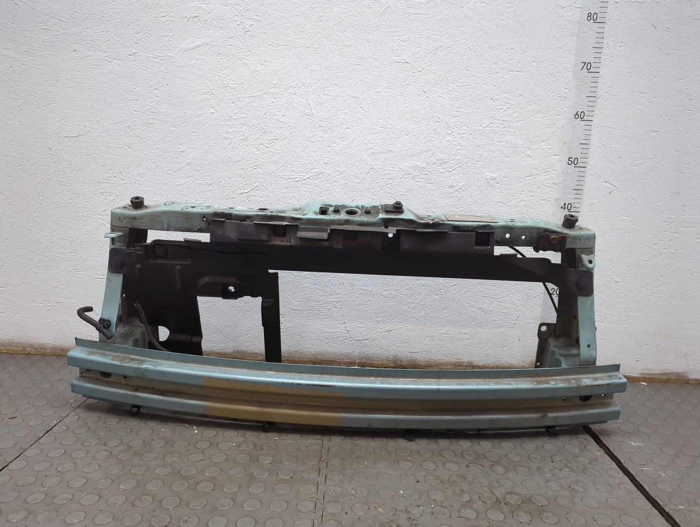 Усилитель переднего бампера