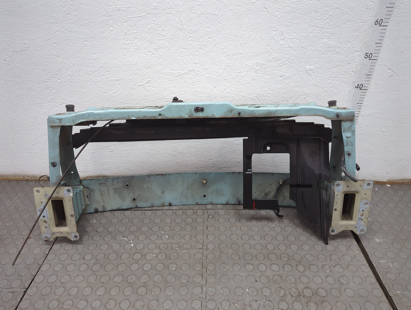 Усилитель переднего бампера