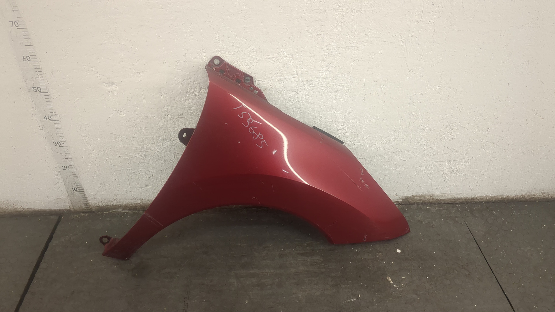 Крыло переднее правое