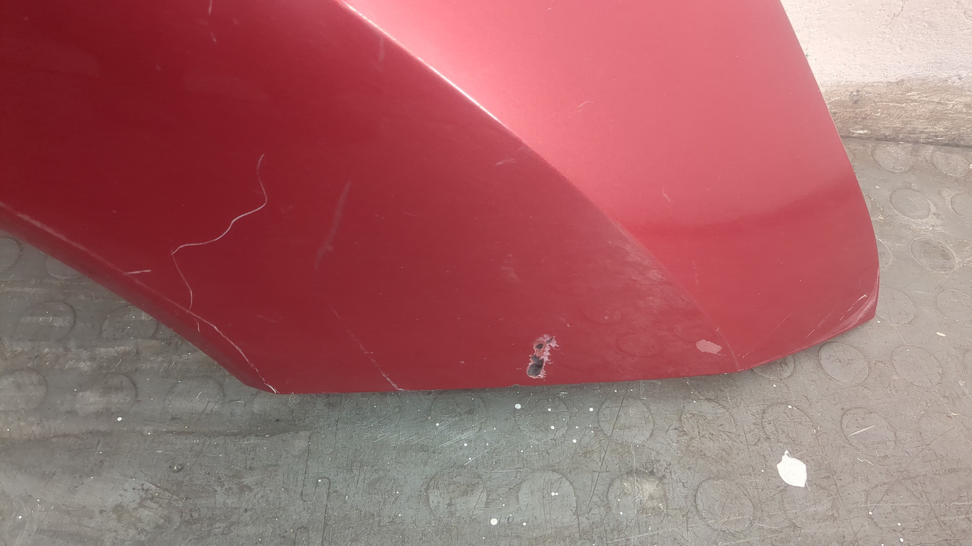 Крыло переднее правое