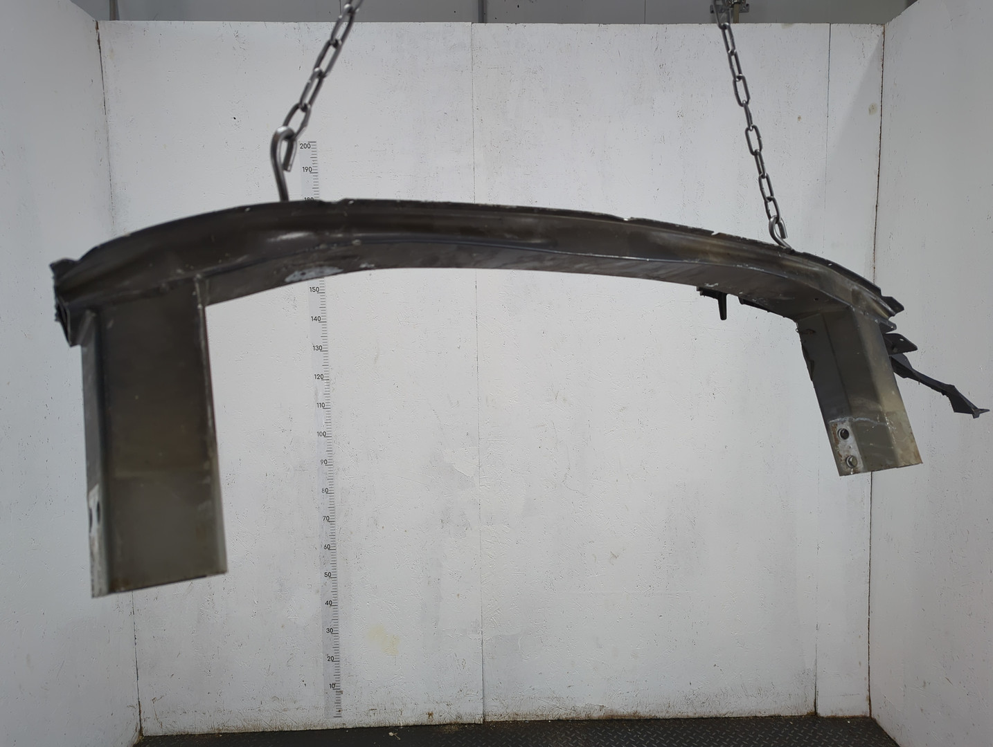 Усилитель переднего бампера