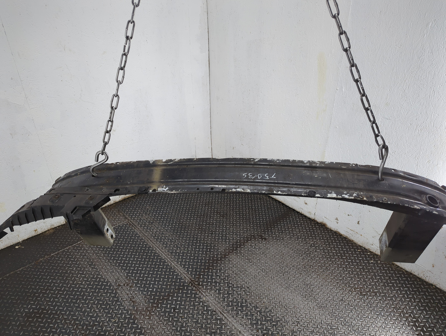 Усилитель переднего бампера