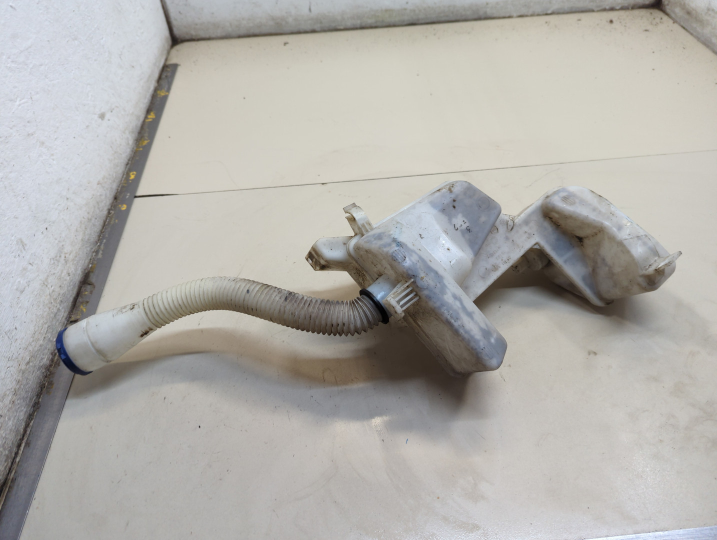 Бачок омывателя лобового стекла