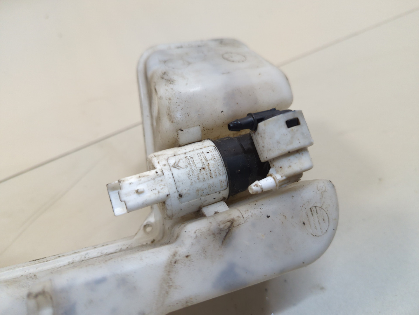 Бачок омывателя лобового стекла