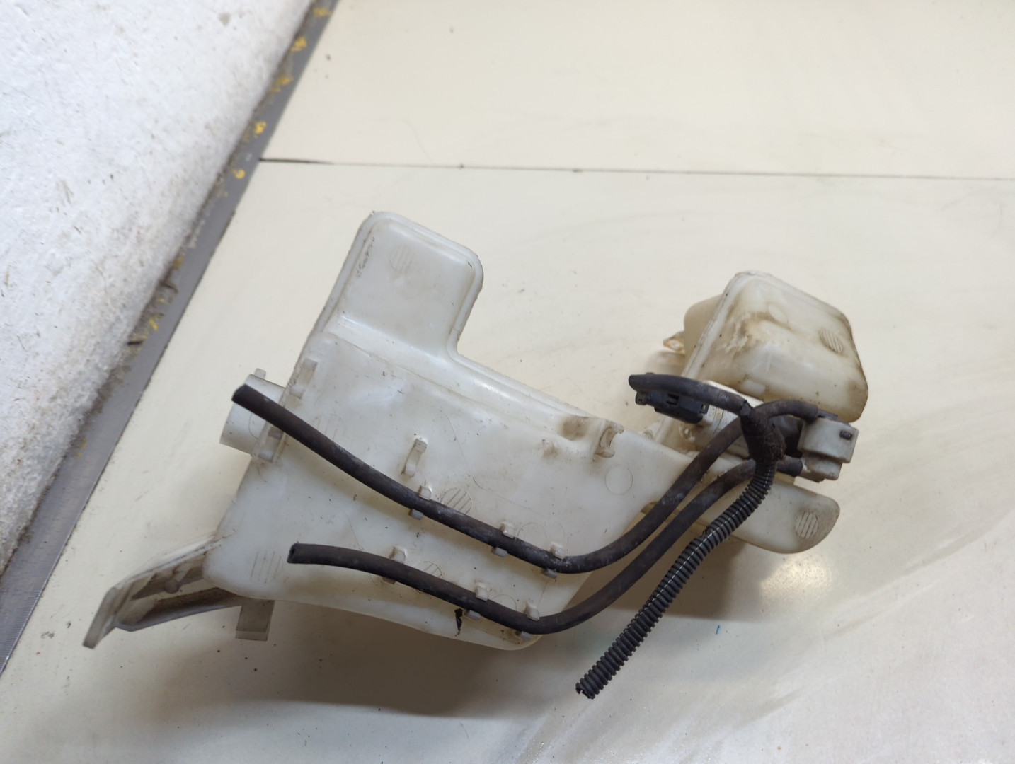 Бачок омывателя лобового стекла