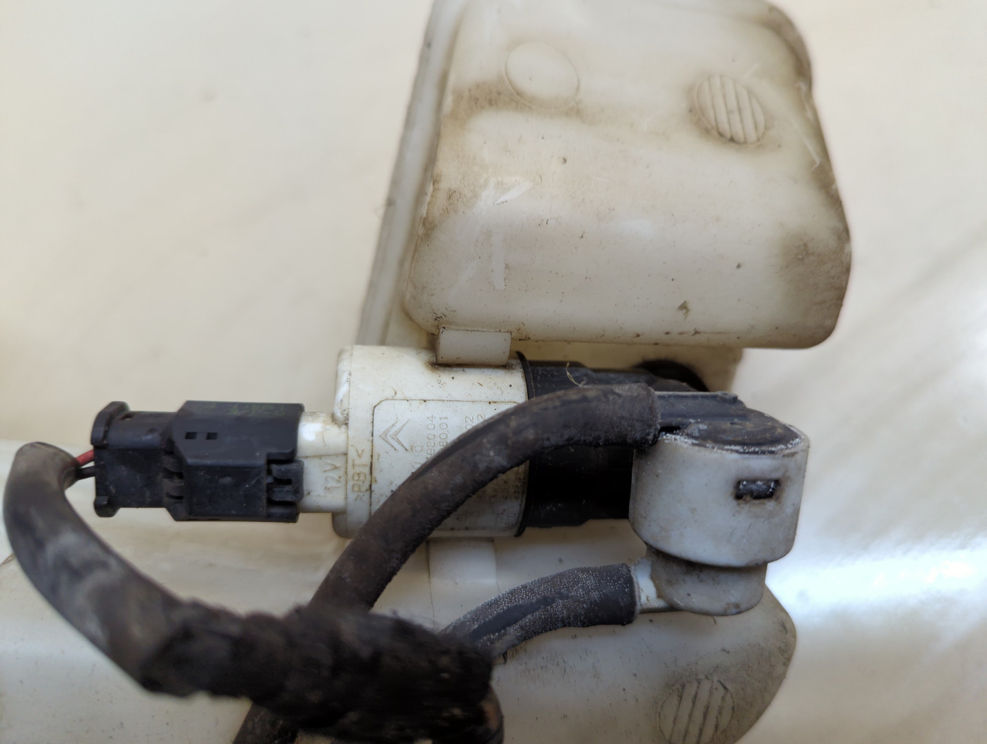 Бачок омывателя лобового стекла