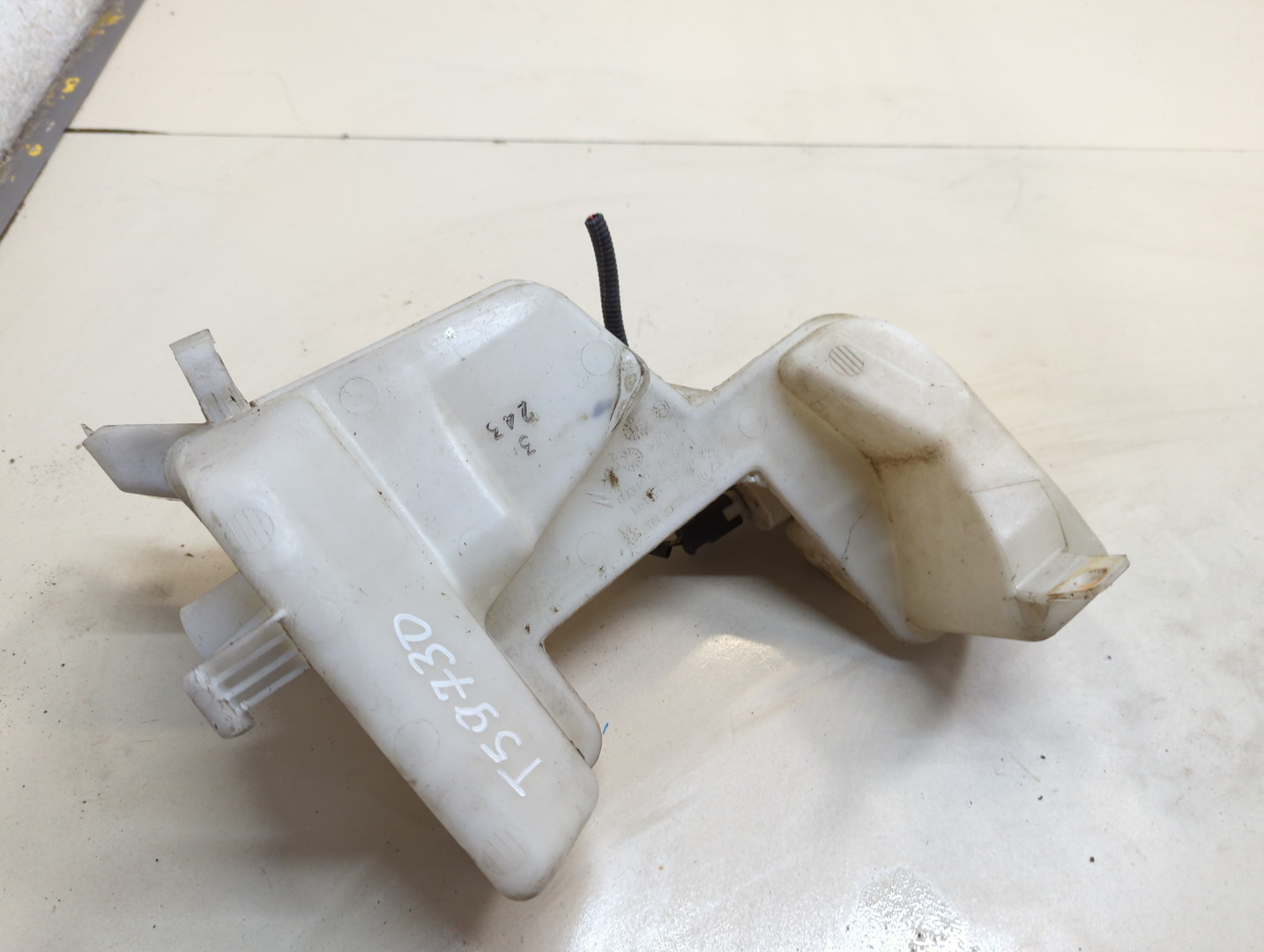 Бачок омывателя лобового стекла