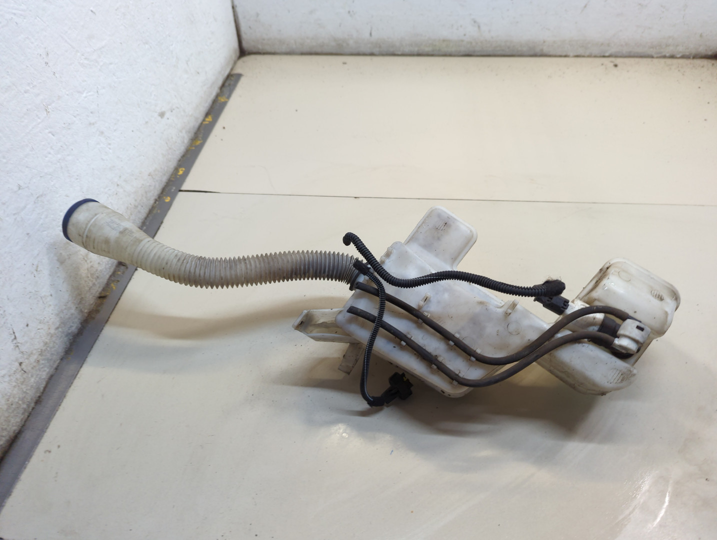 Бачок омывателя лобового стекла