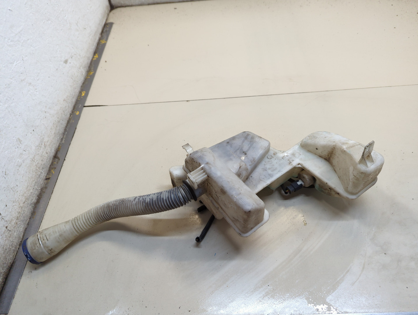 Бачок омывателя лобового стекла