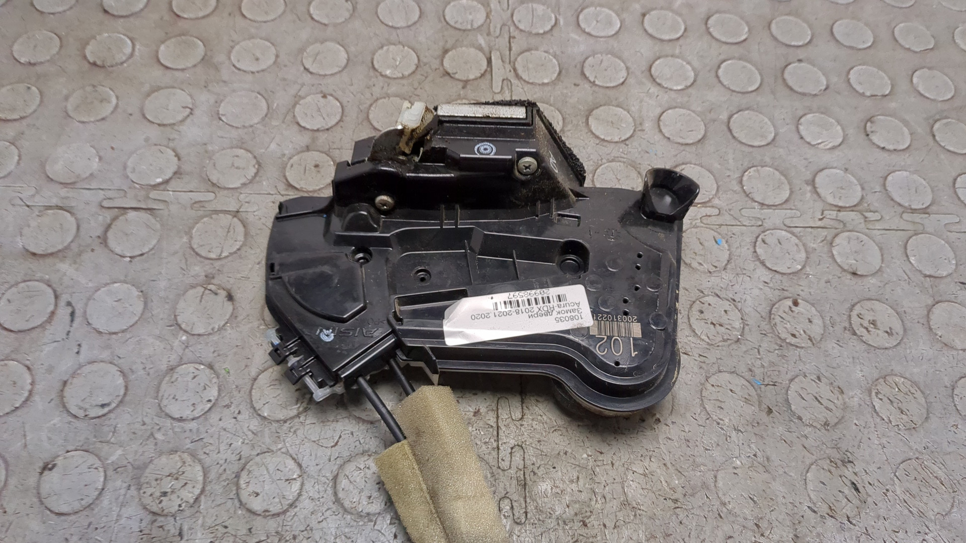 Замок двери передней правой