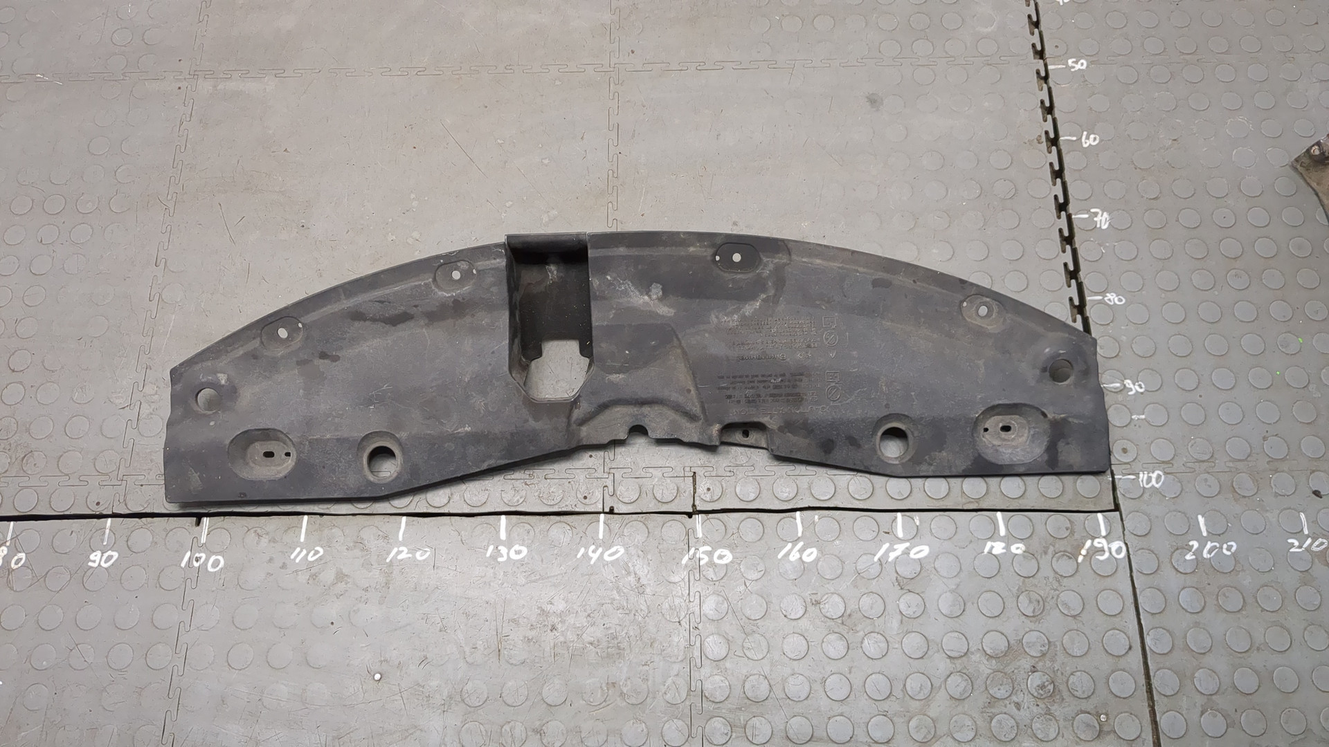 Кожух замка капота