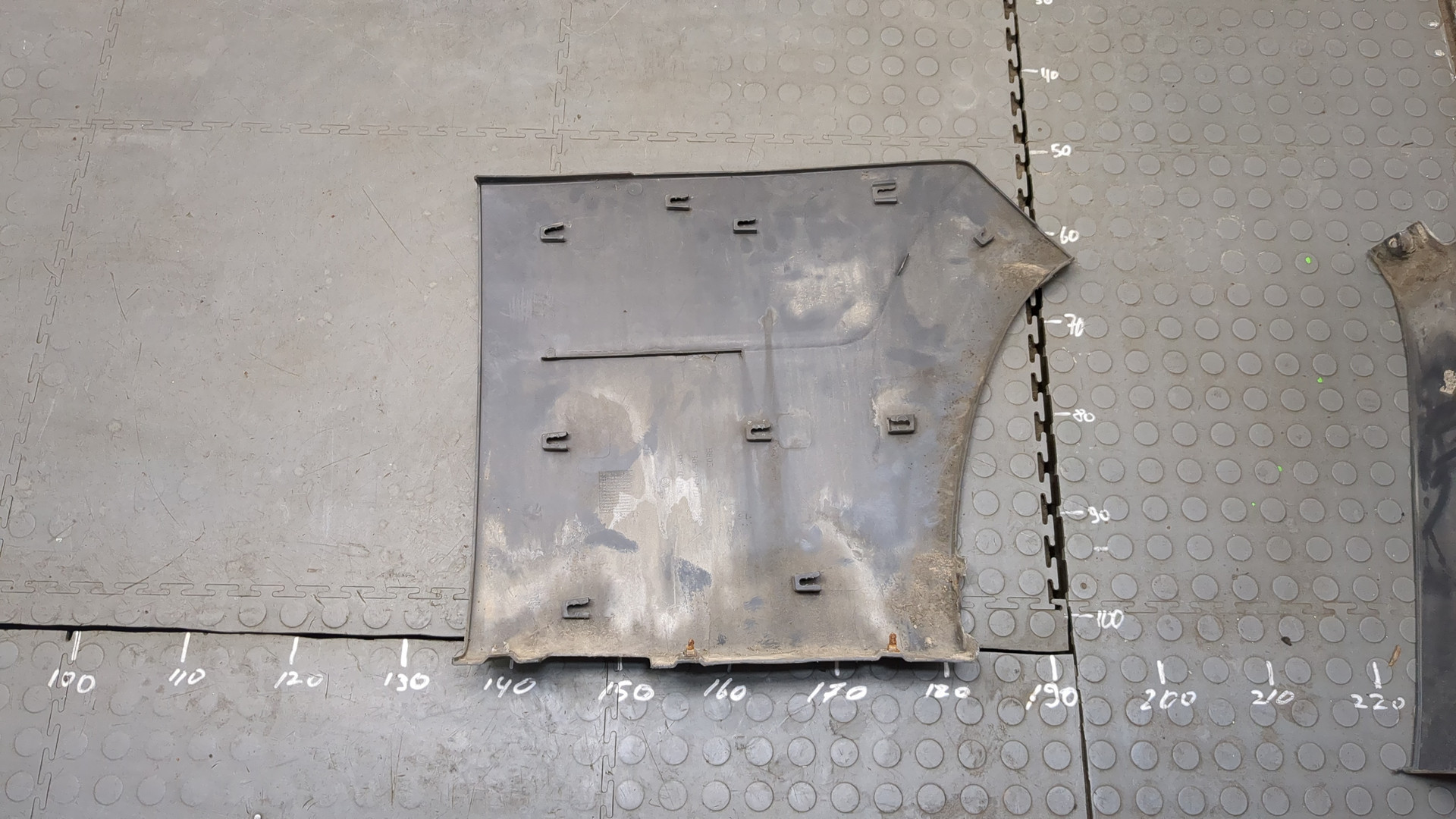 Молдинг заднего крыла правого