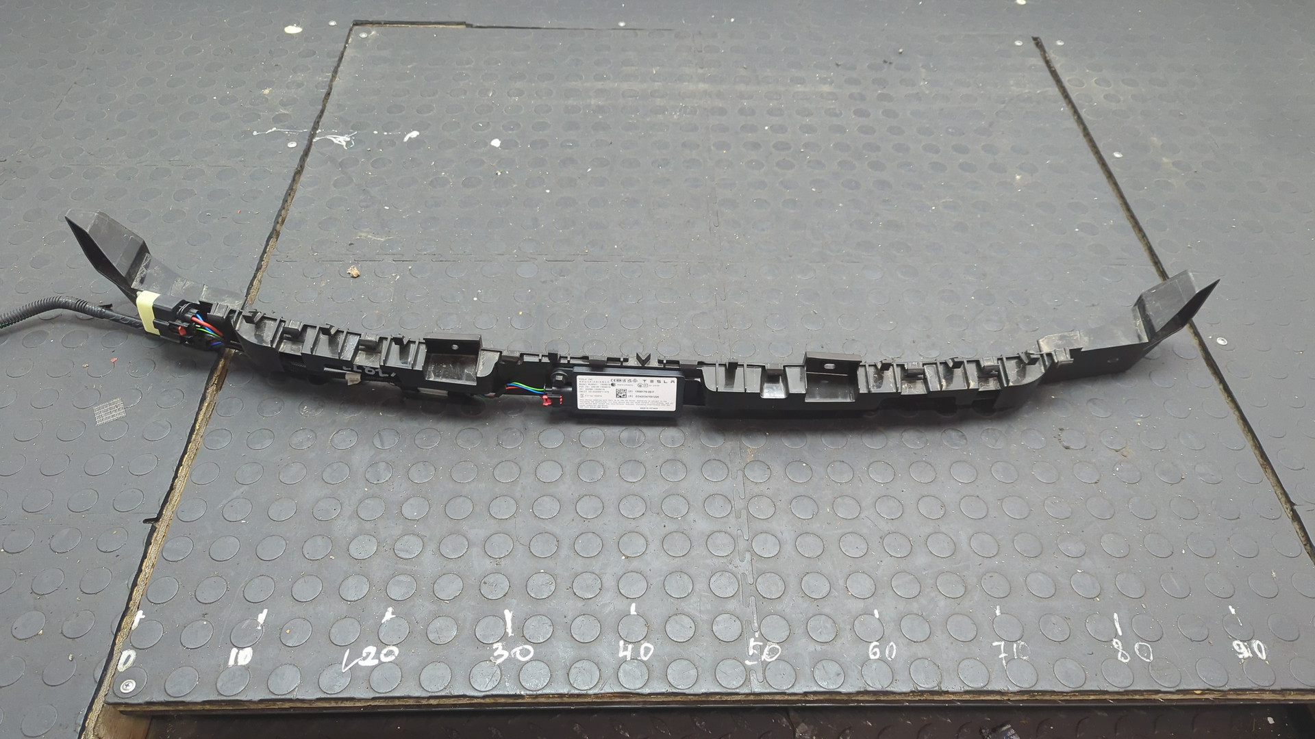 Кронштейн заднего бампера