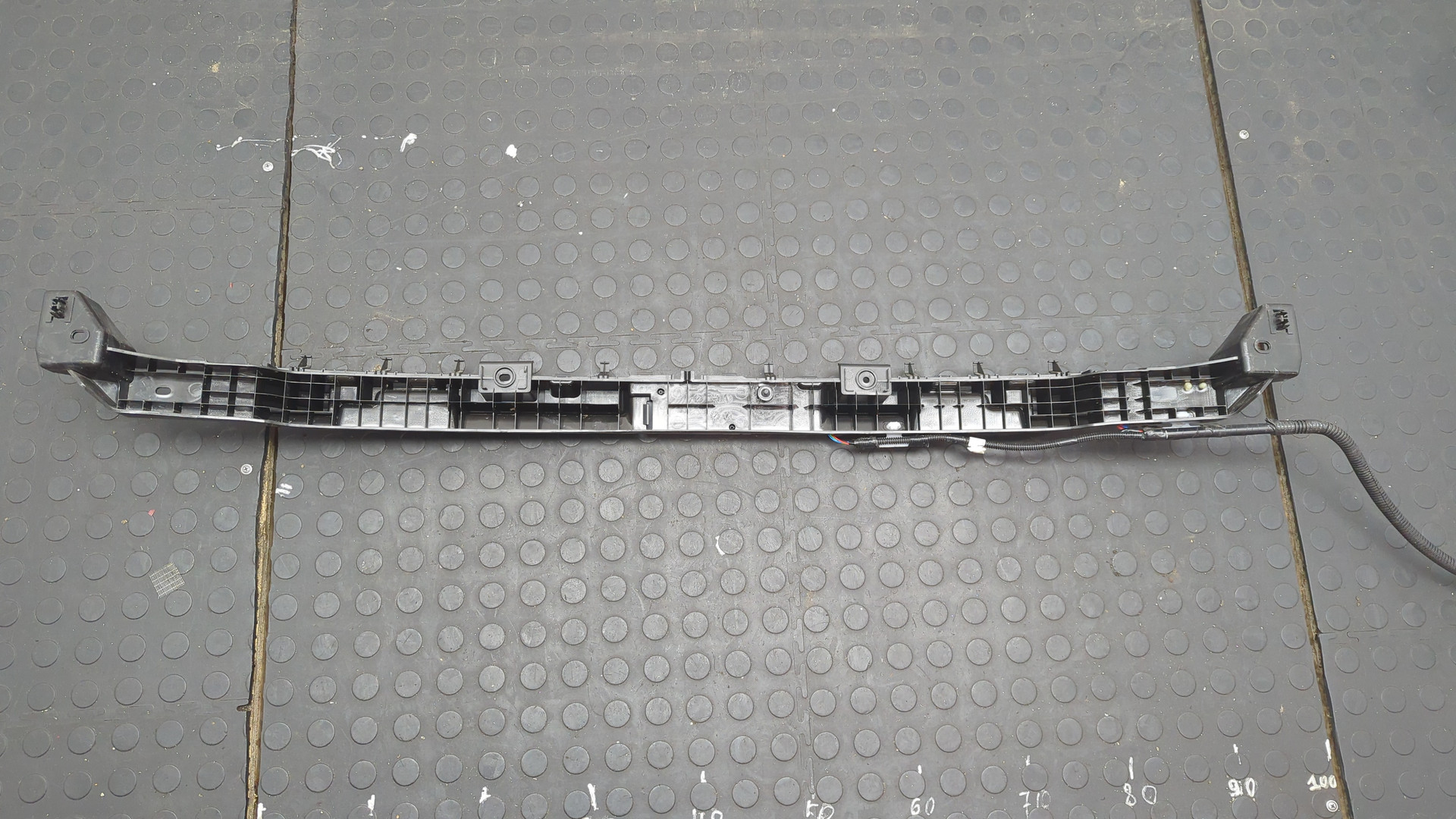 Кронштейн заднего бампера