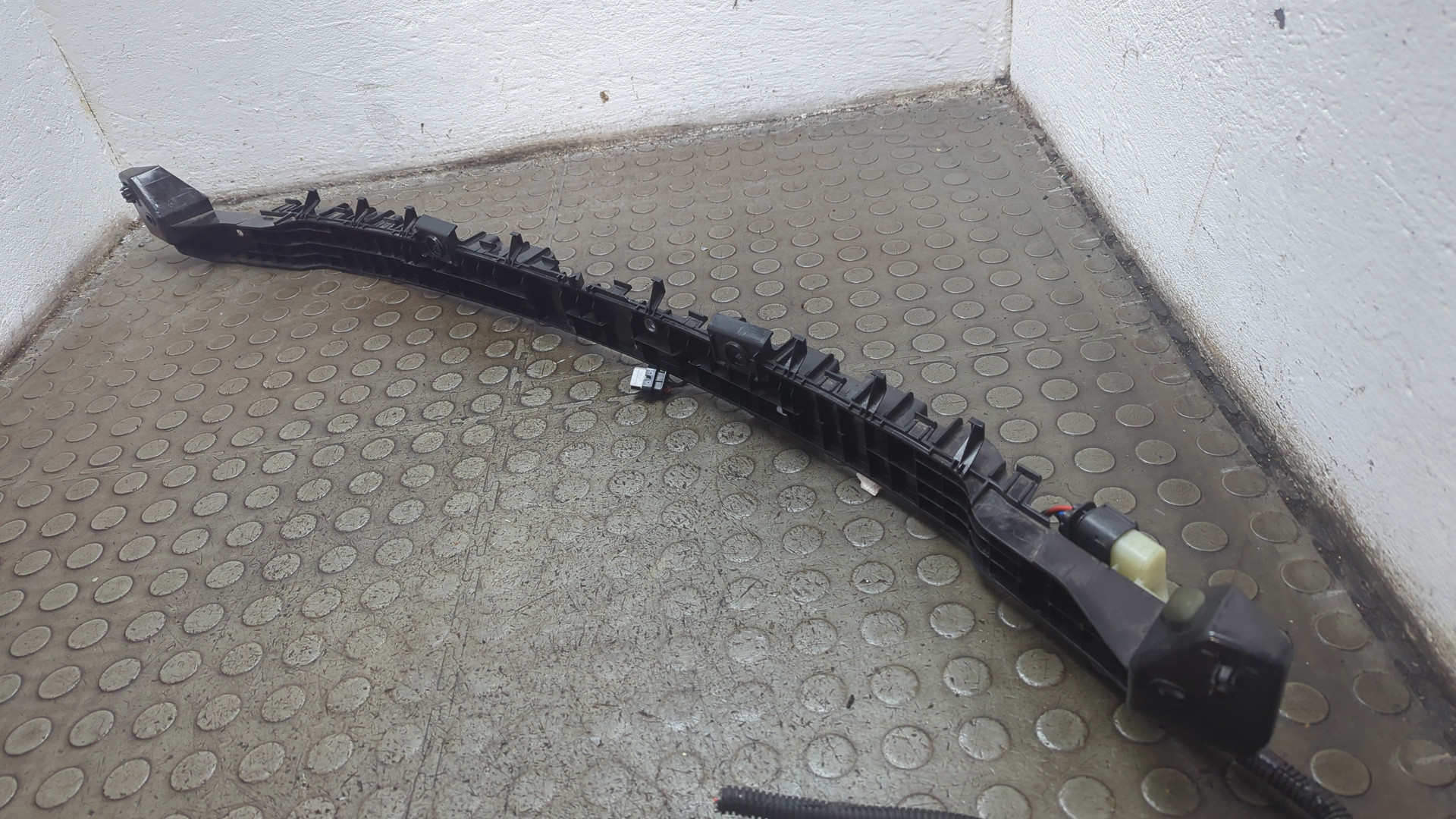 Кронштейн заднего бампера