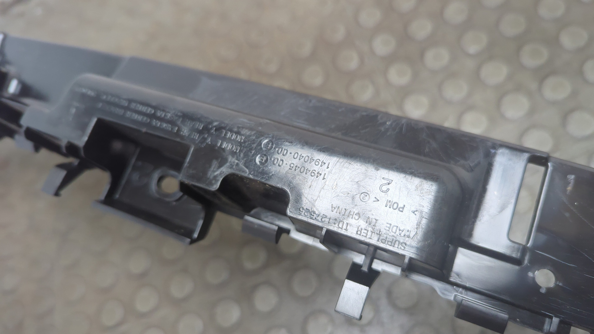 Кронштейн заднего бампера