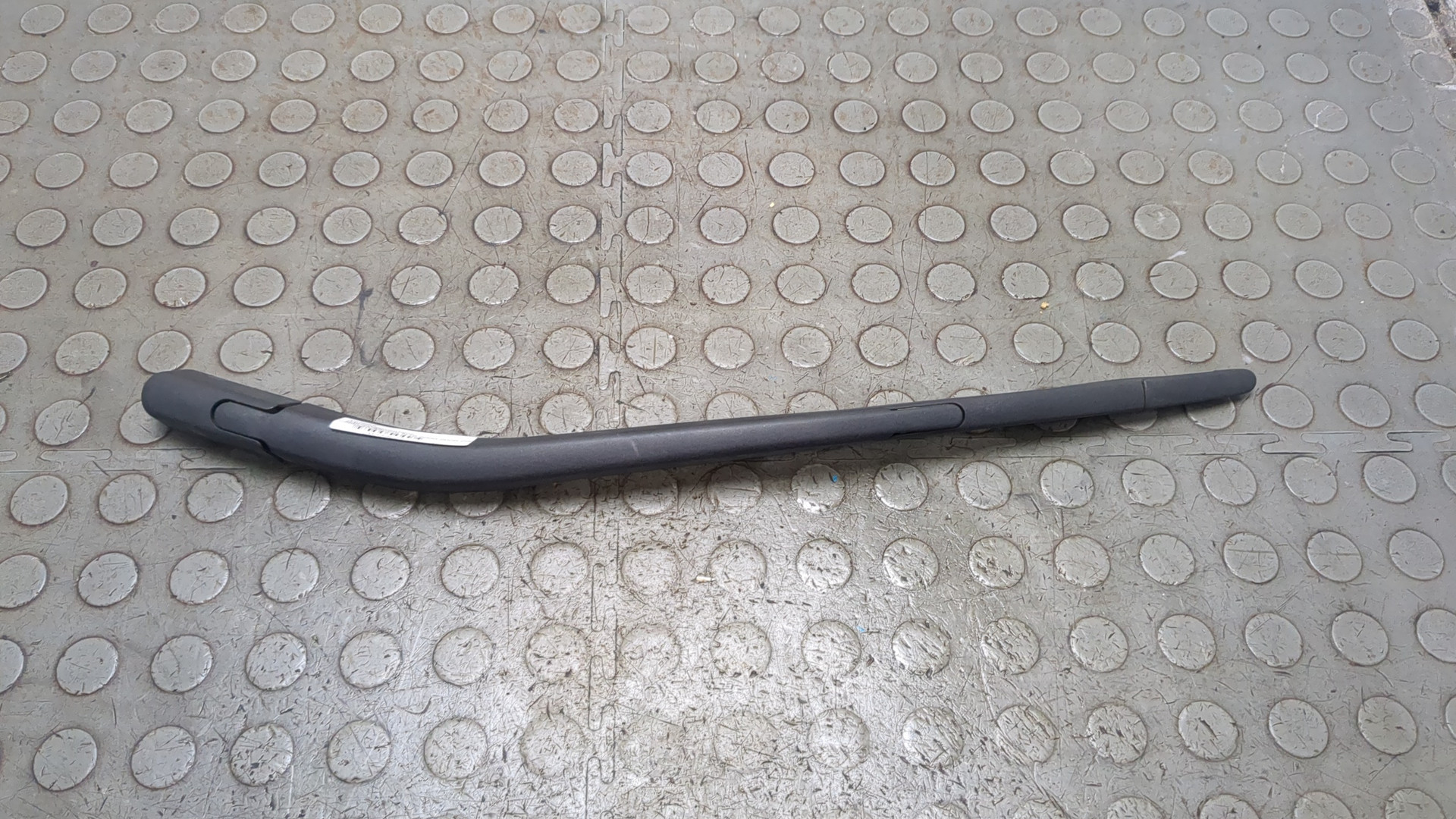 Поводок стеклоочистителя заднего