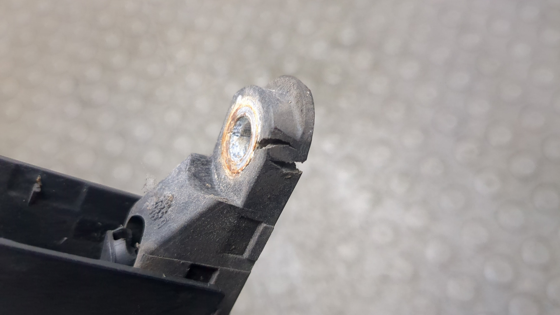 Поводок стеклоочистителя заднего