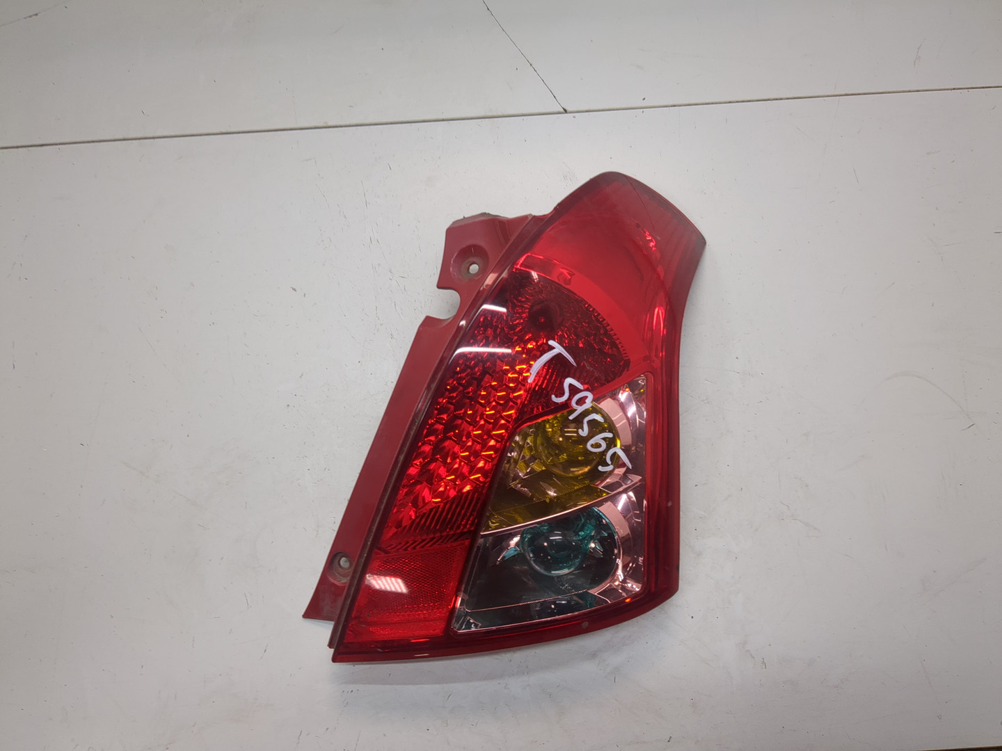 Фонарь задний правый