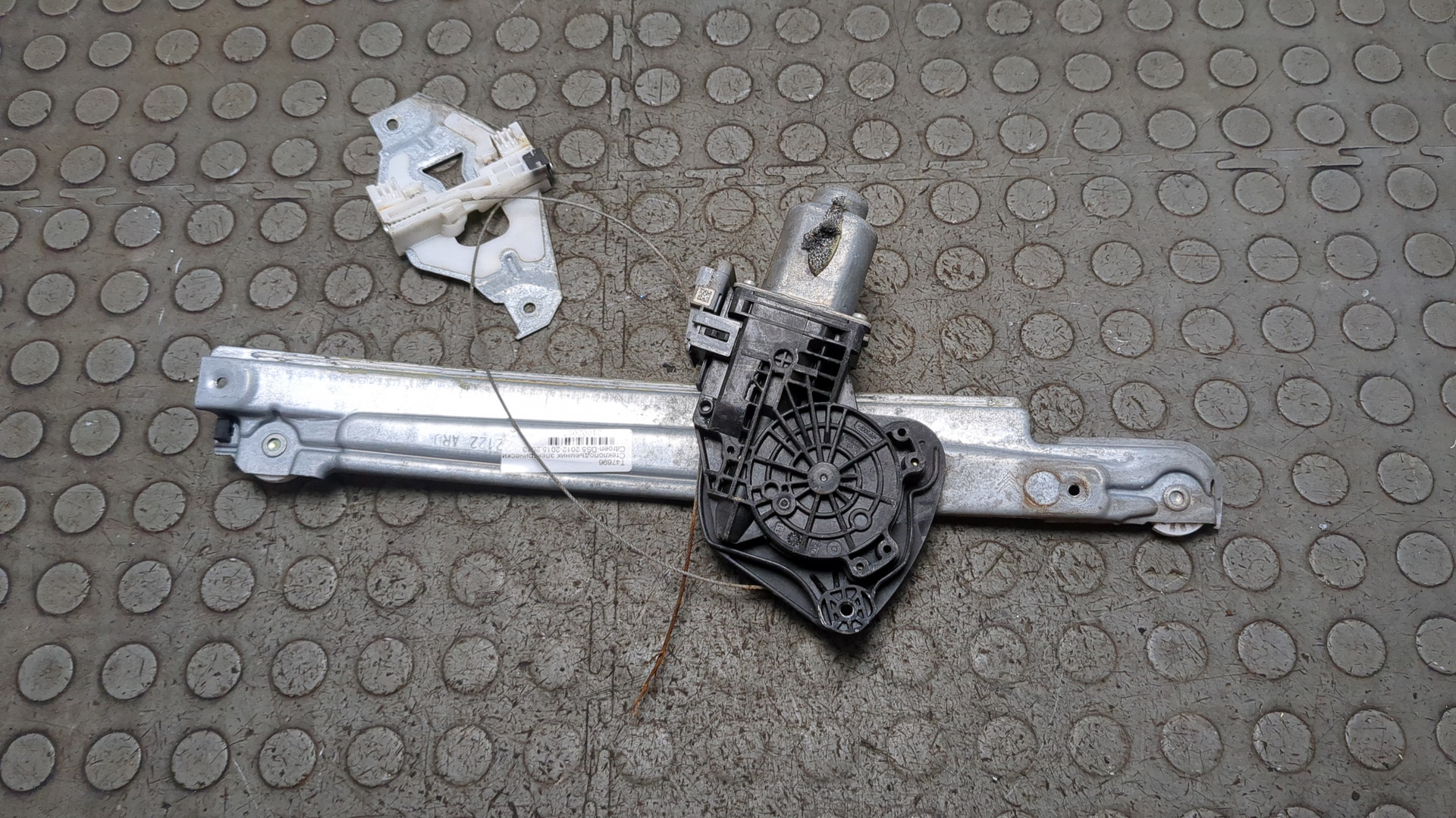 Стеклоподъемник электр. задний правый