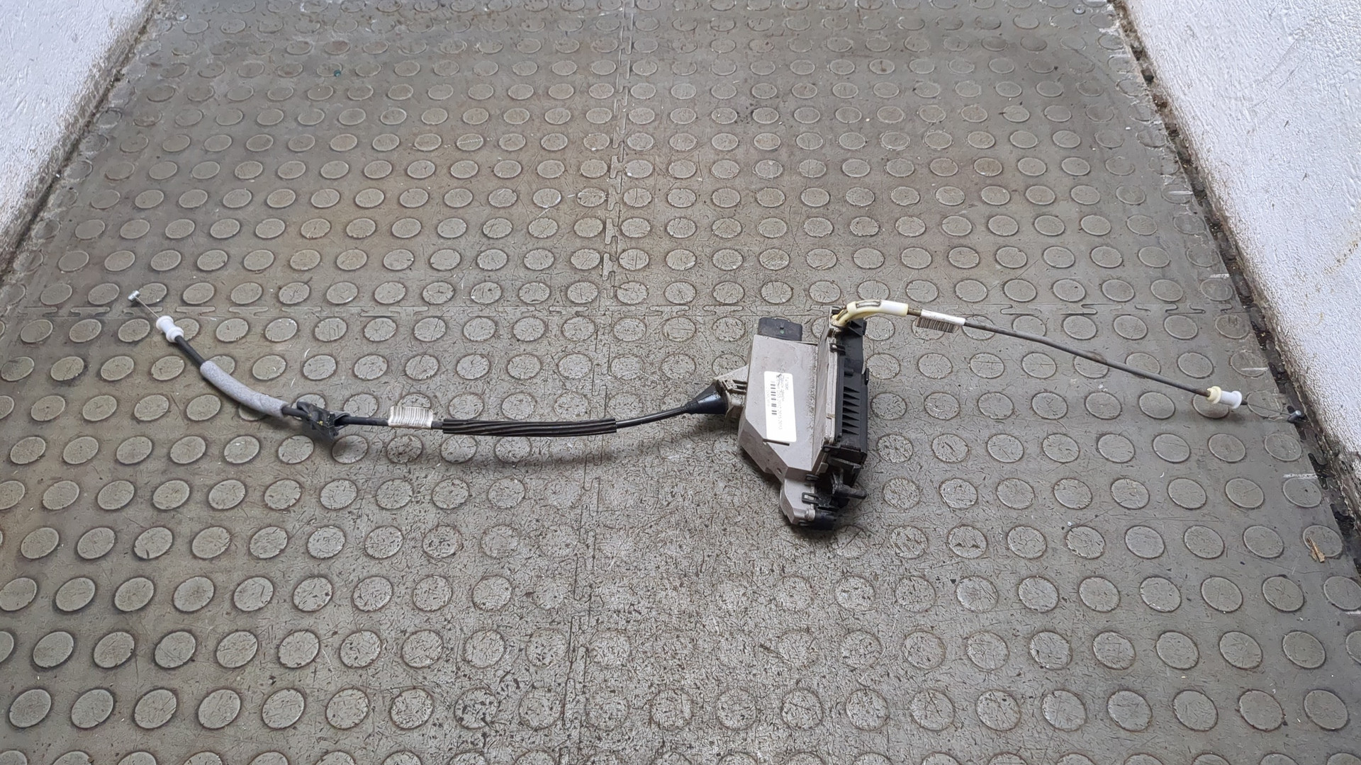 Замок двери задней правой