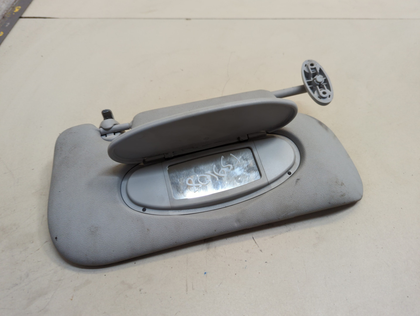 Козырек солнцезащитный