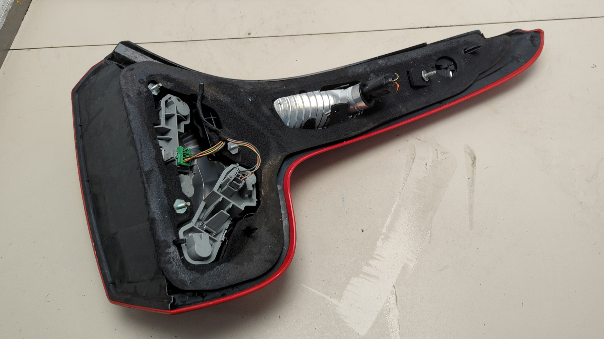 Фонарь задний левый