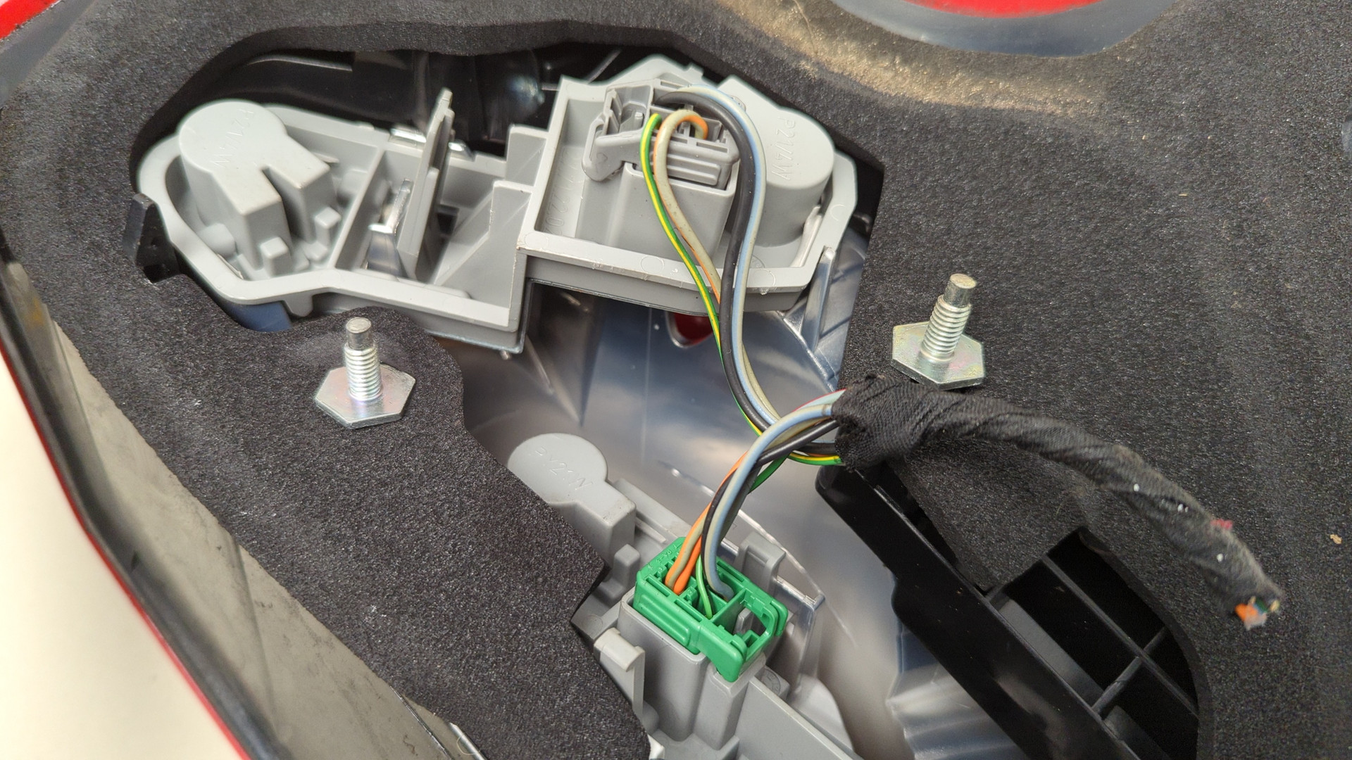 Фонарь задний правый