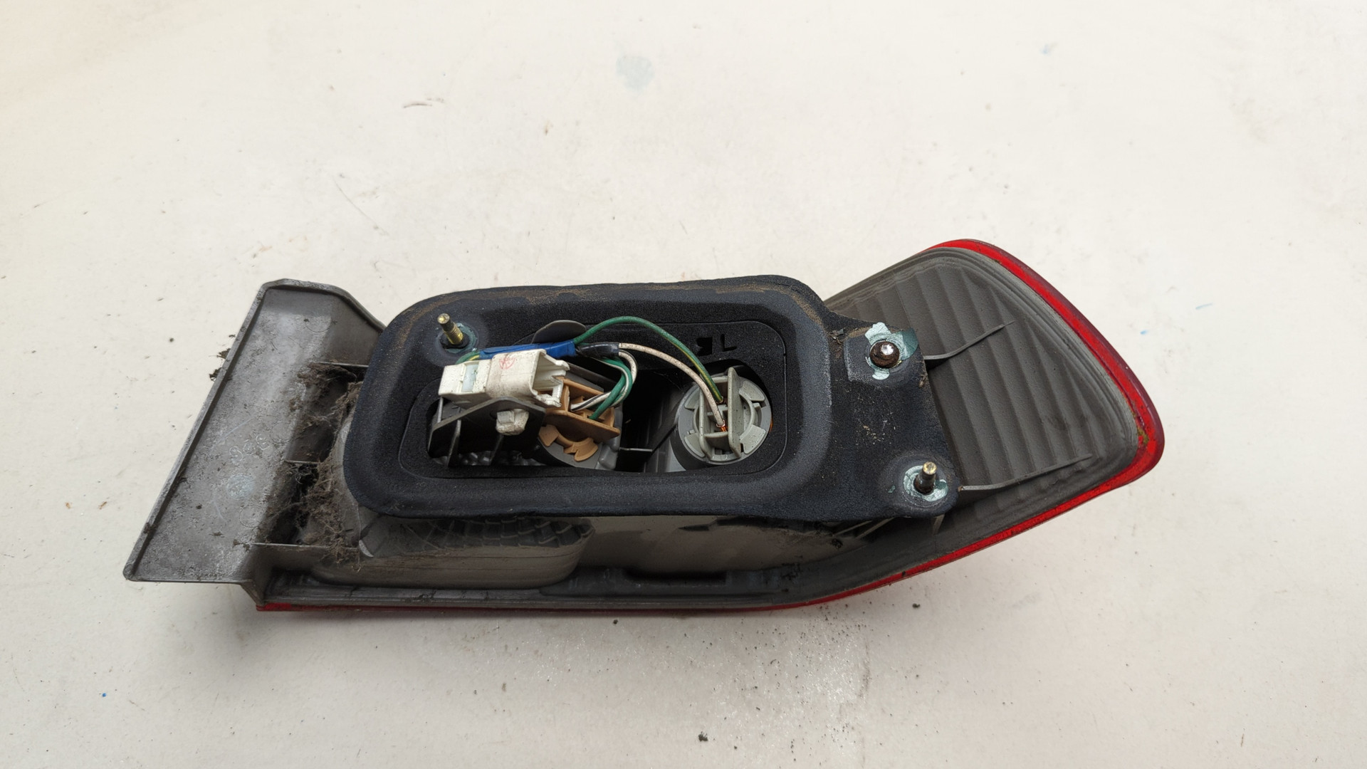 Фонарь задний левый