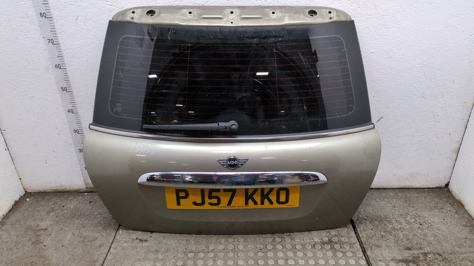 Дверь багажника