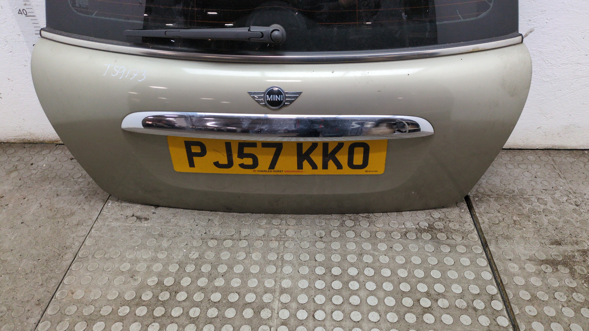 Дверь багажника