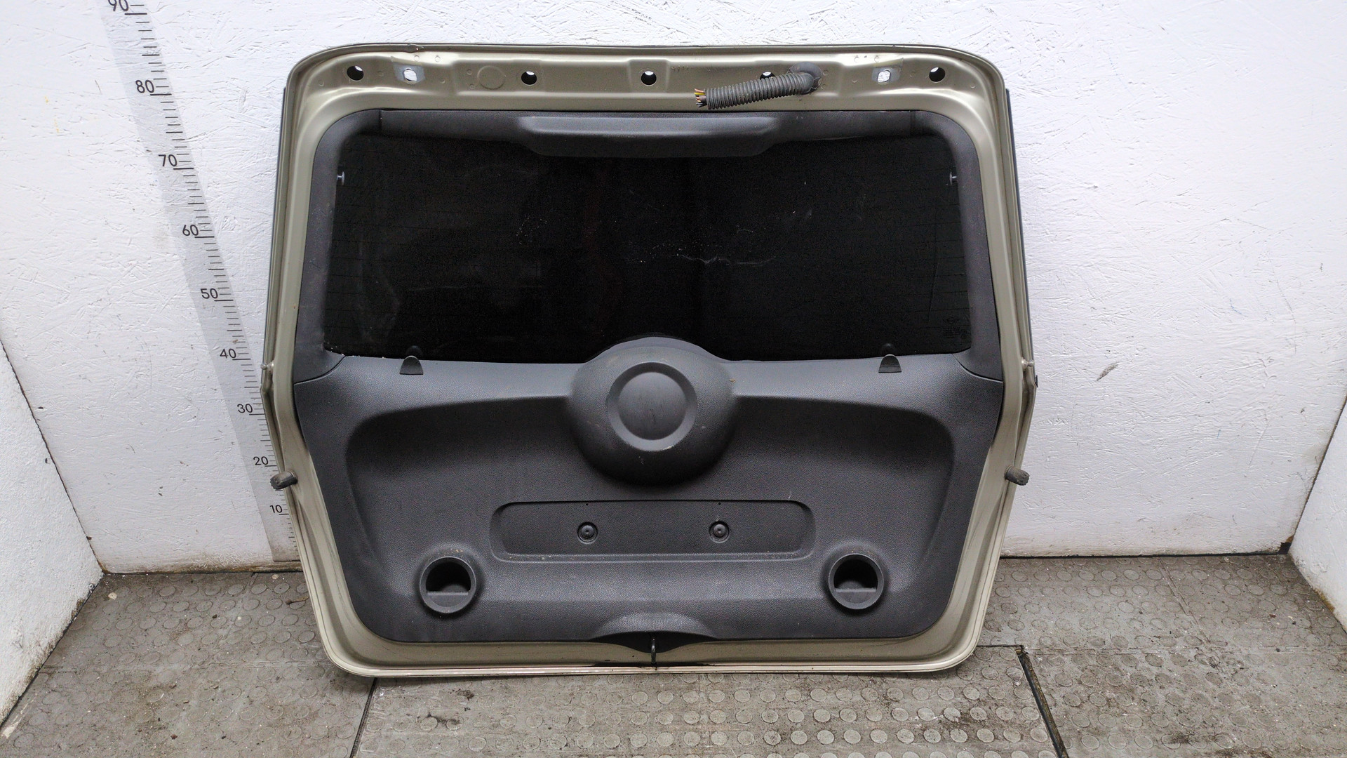 Дверь багажника