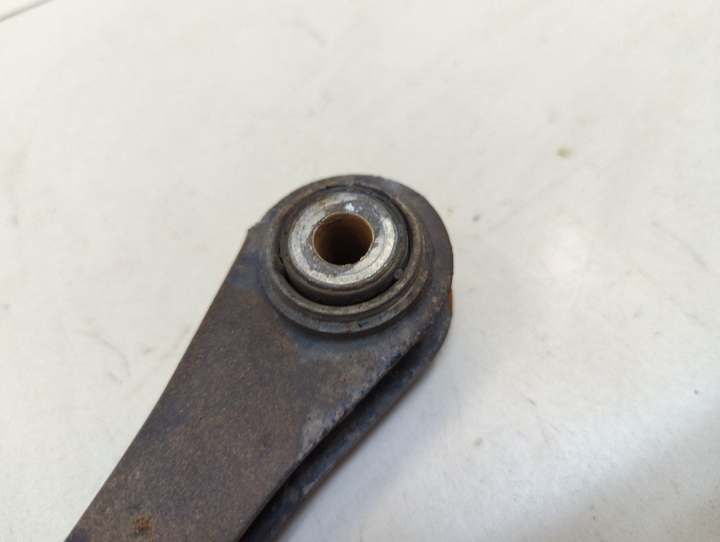 Рычаг задний