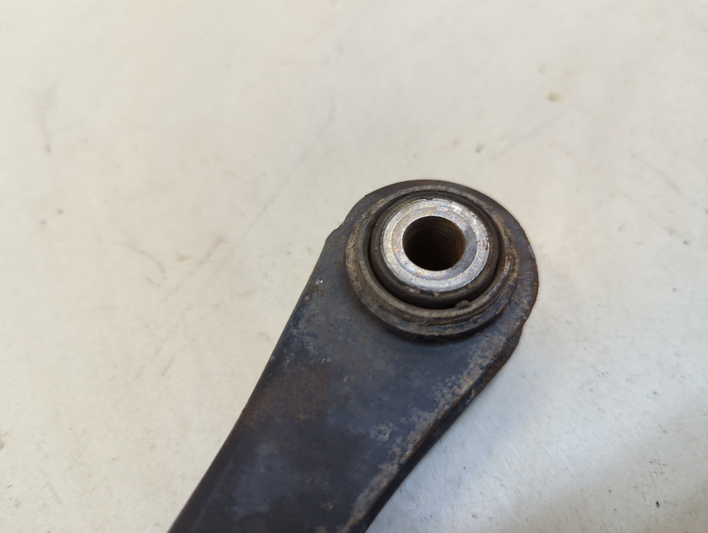 Рычаг задний