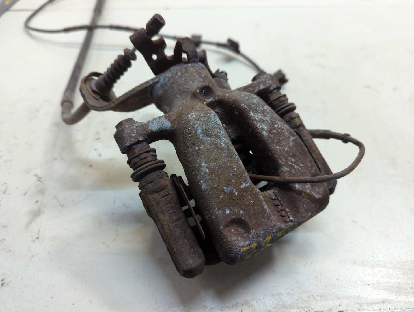 Суппорт задний правый