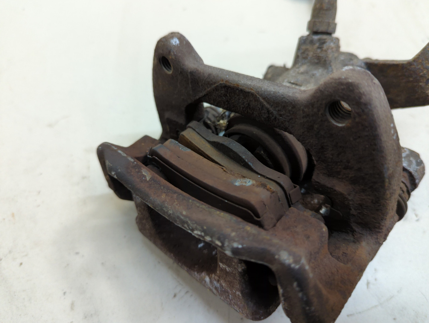 Суппорт задний правый