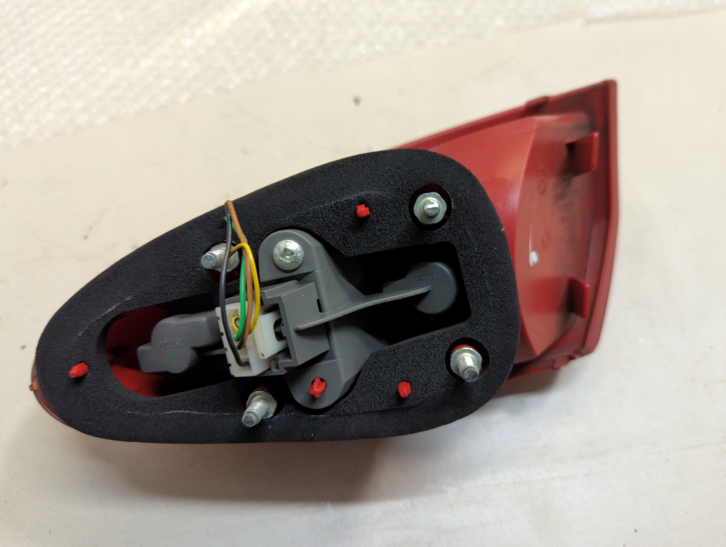 Фонарь задний левый