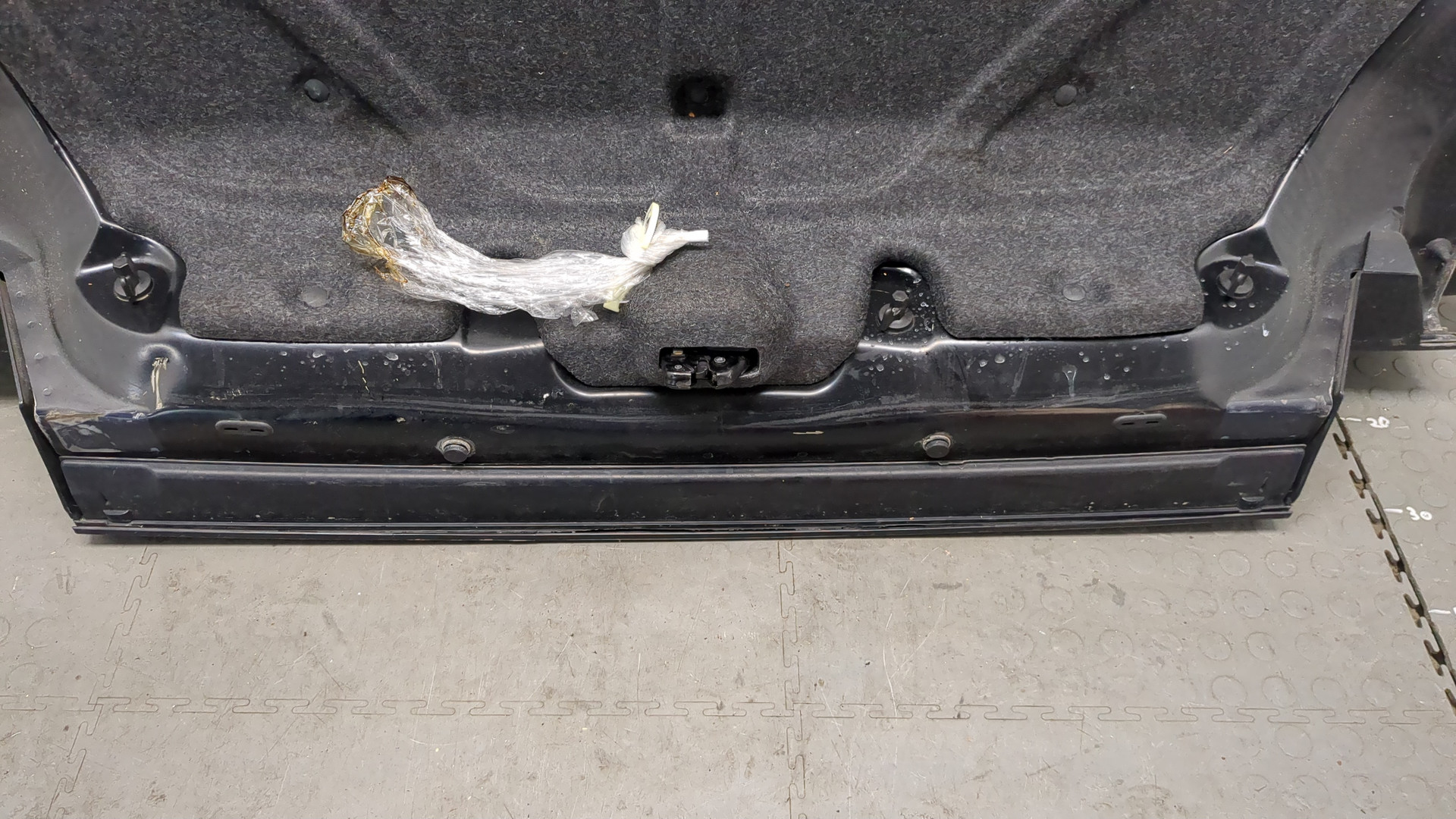 Дверь багажника