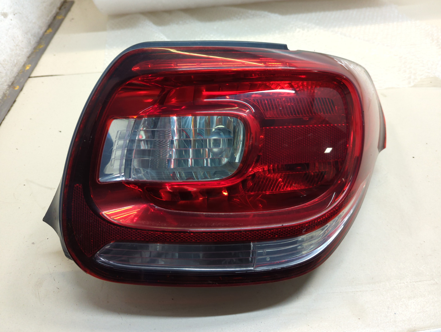 Фонарь задний правый