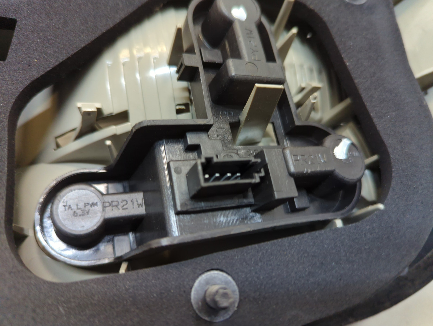 Фонарь задний правый