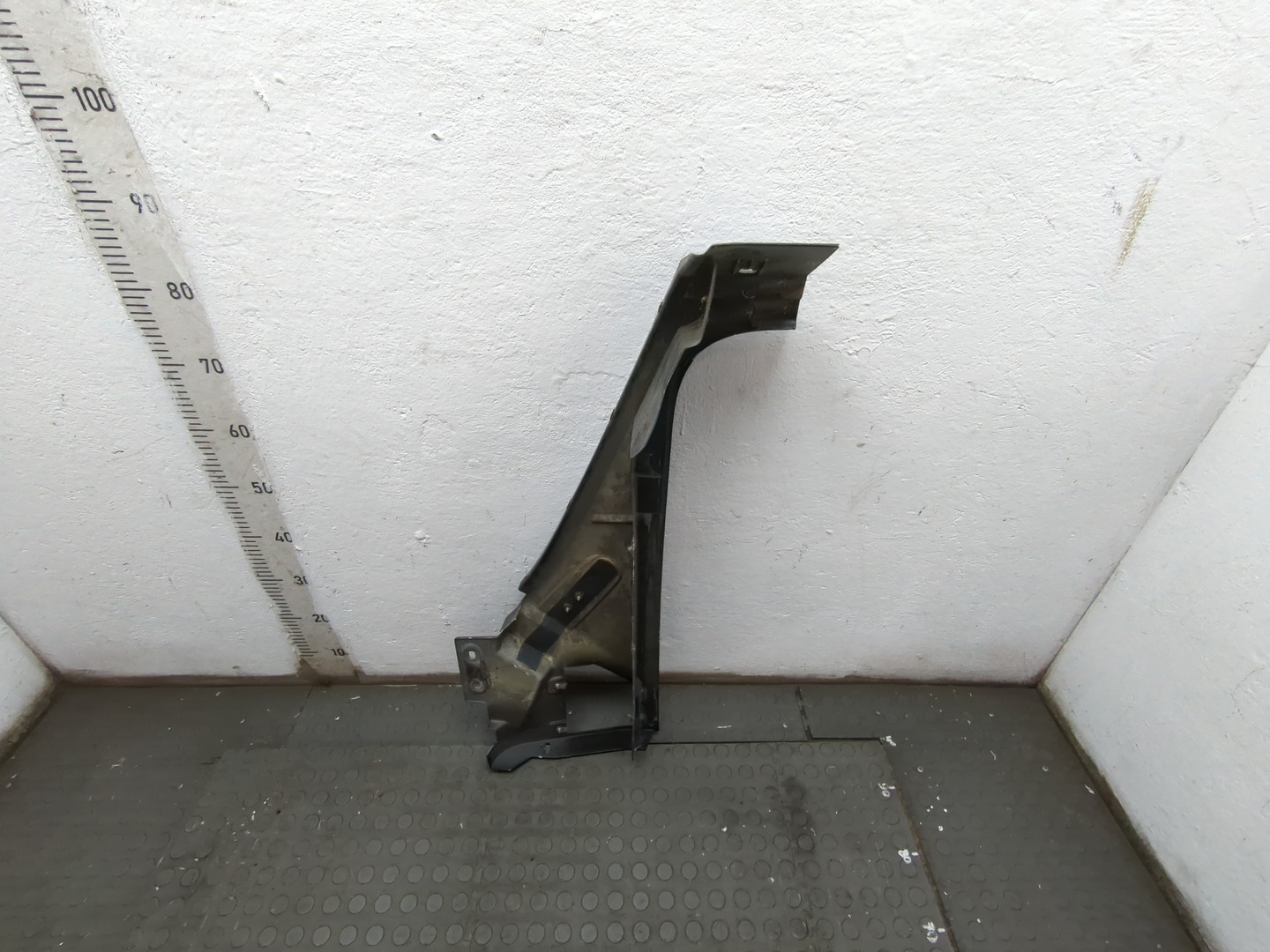 Крыло переднее левое