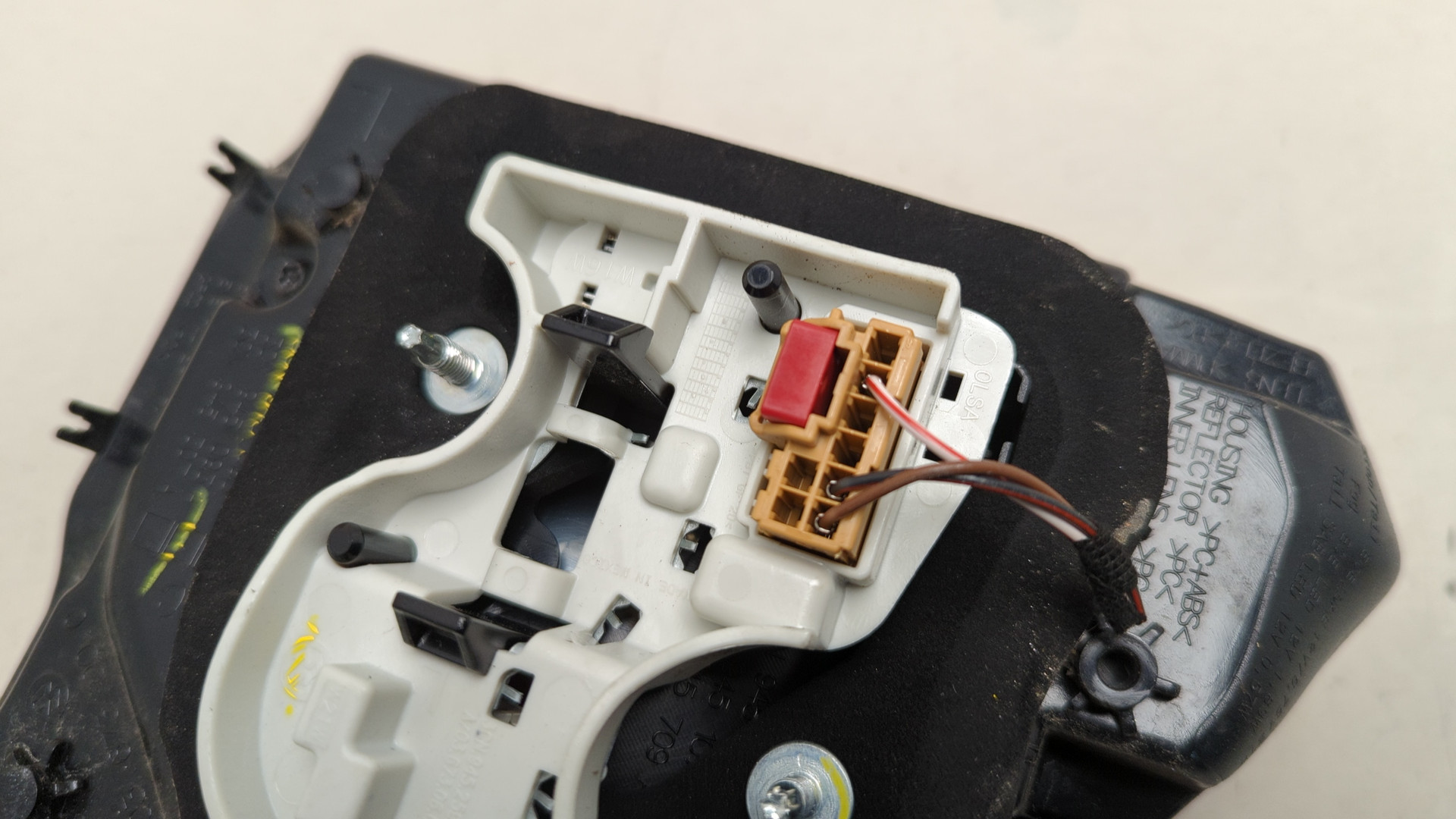 Фонарь задний внутренний левый