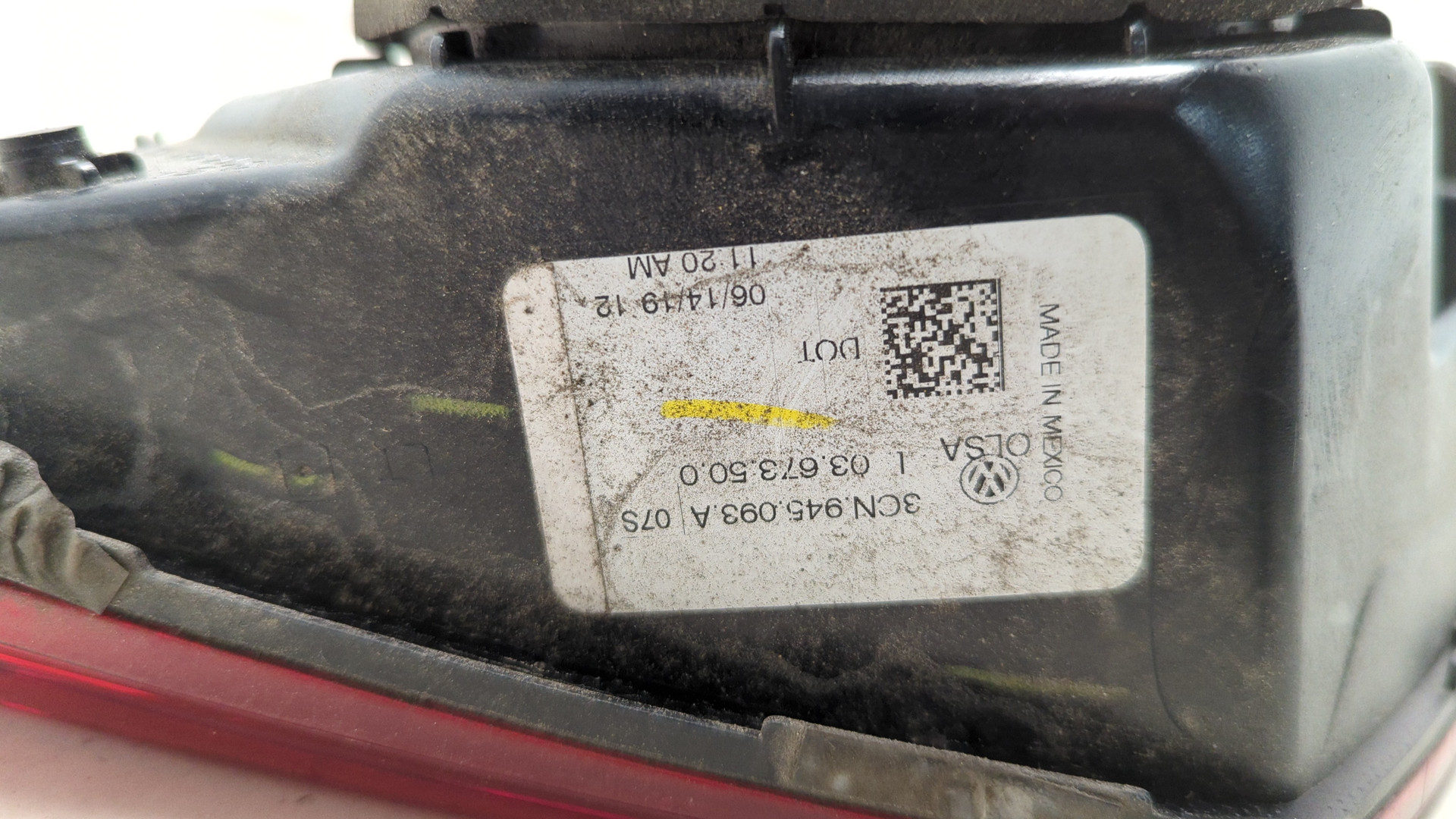 Фонарь задний внутренний левый