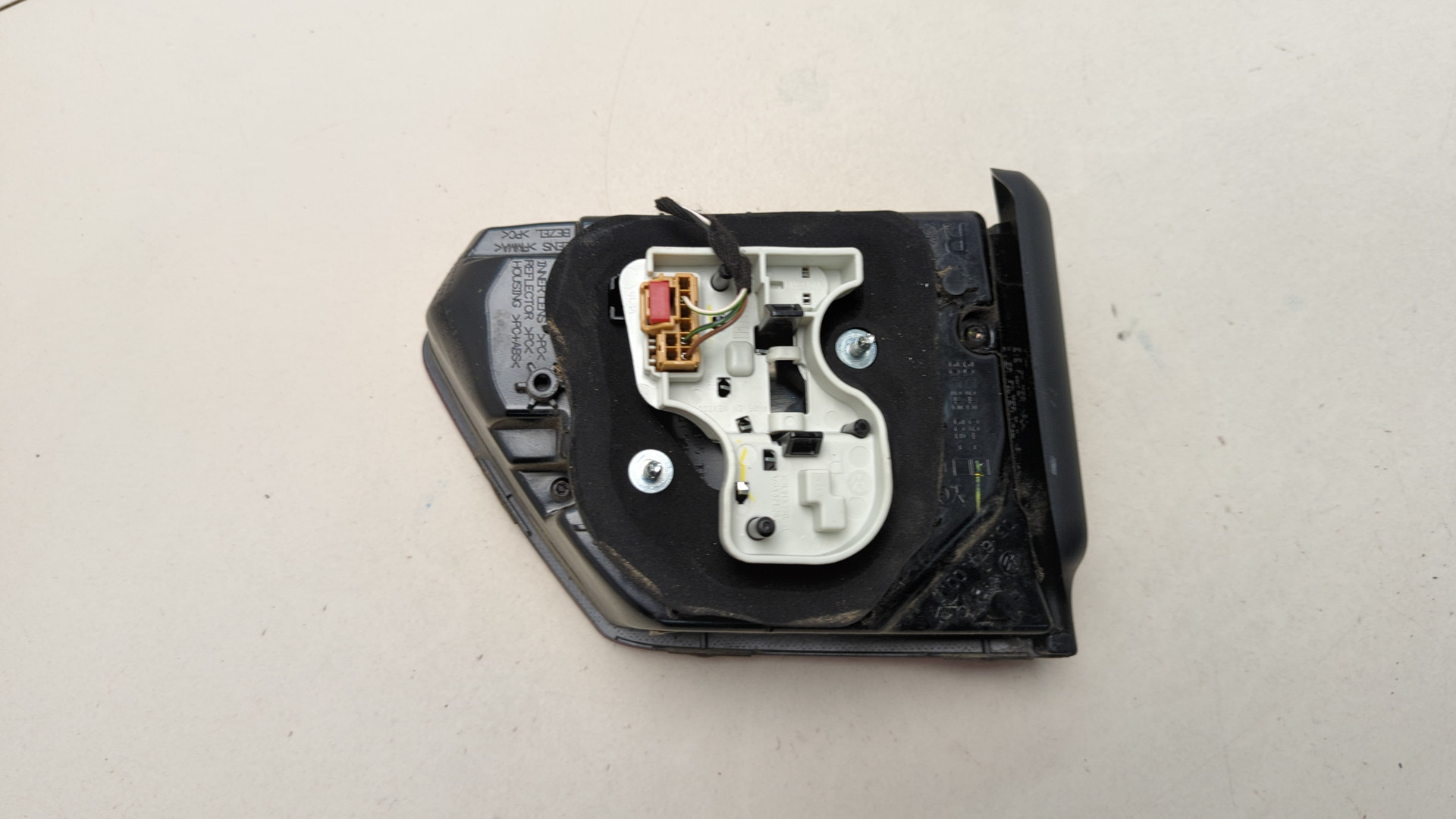 Фонарь задний внутренний правый