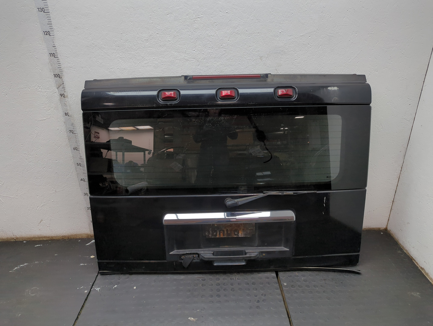 Дверь багажника