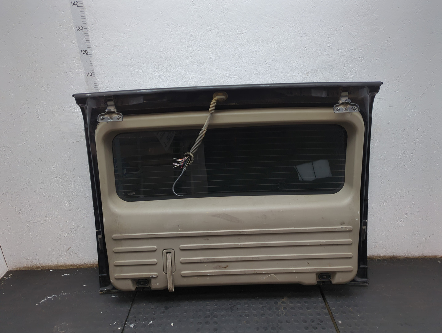 Дверь багажника